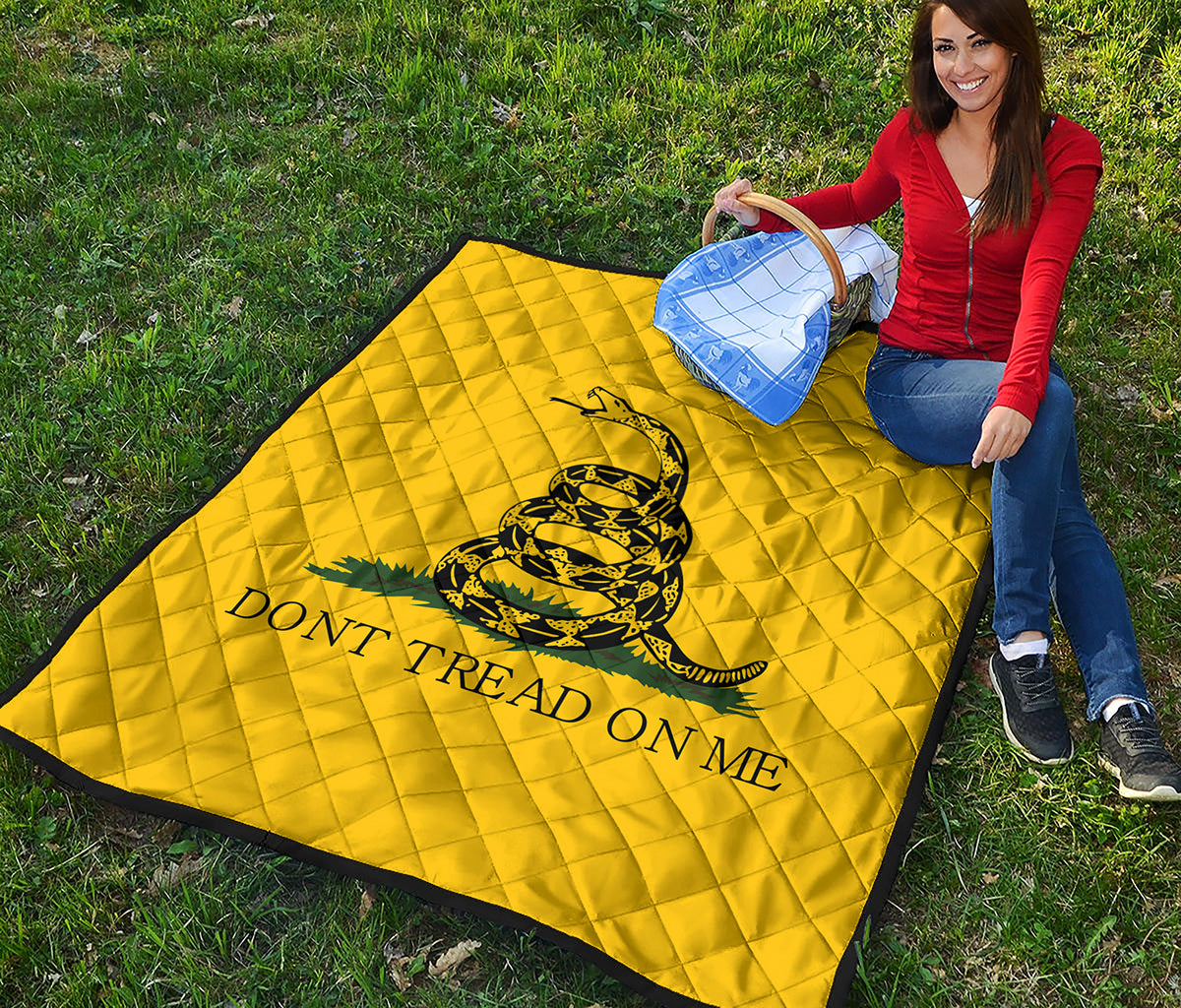 Don't Tread On Me Gadsden Flag Print Quilt