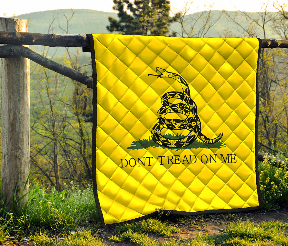 Don't Tread On Me Gadsden Flag Print Quilt