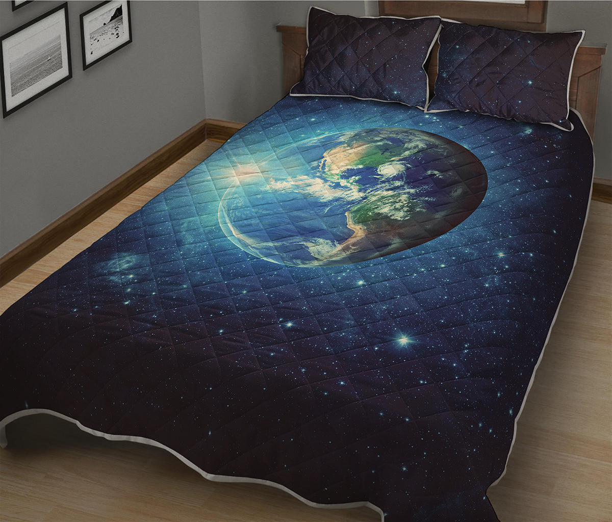 Earth And Space Print Quilt Bed Set