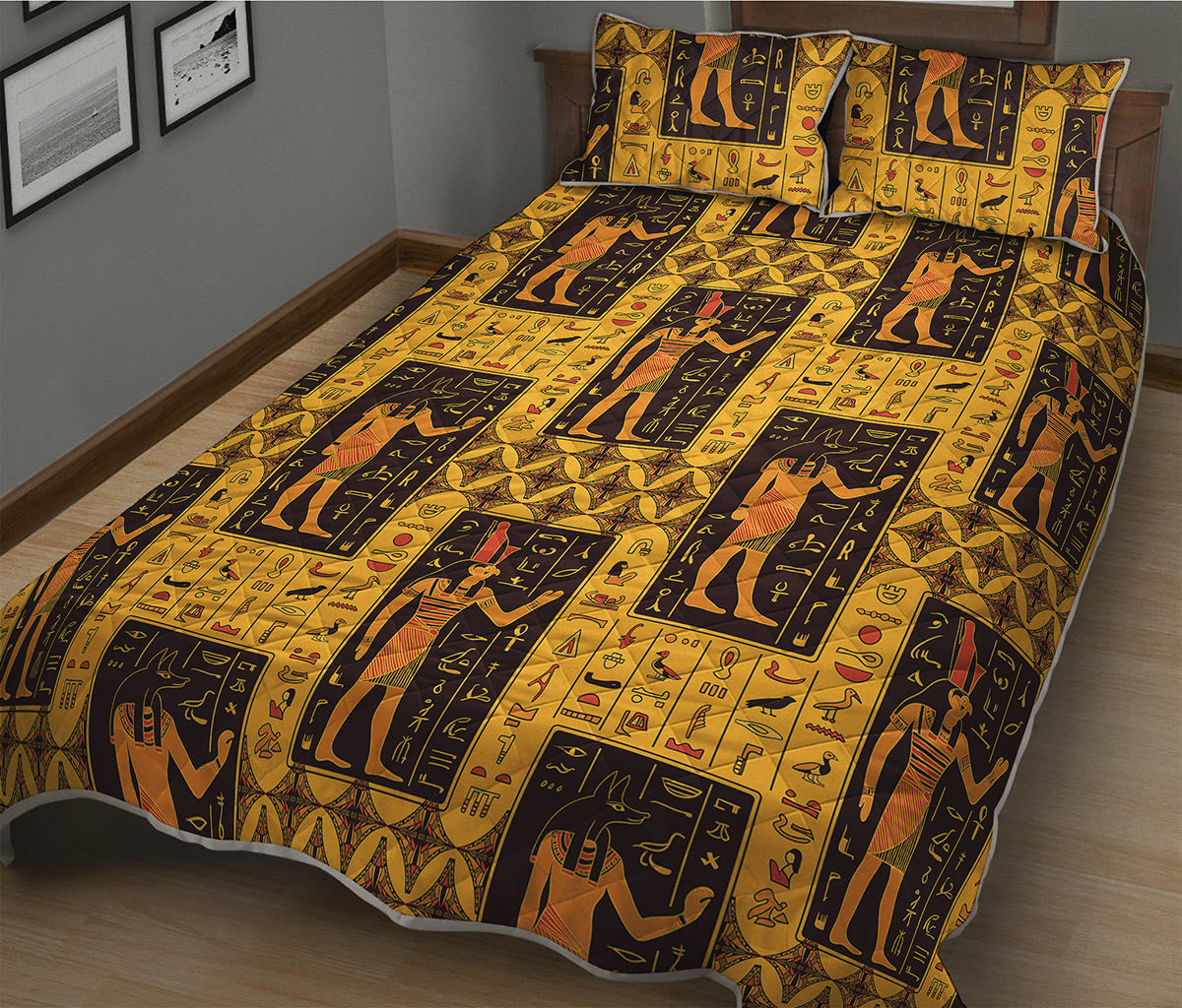 Egyptian Gods And Hieroglyphs Print Quilt Bed Set