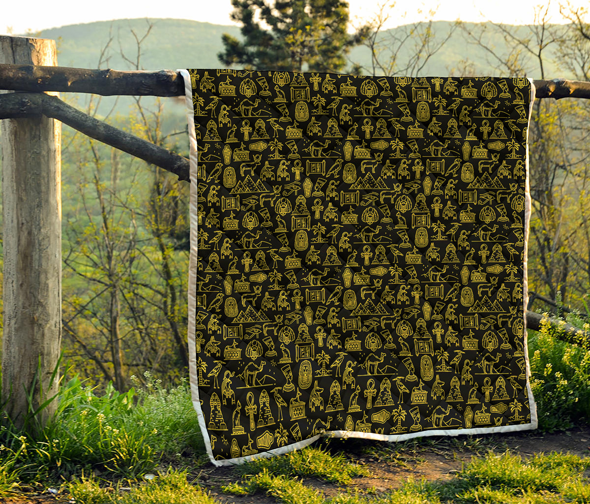 Egyptian Symbols Pattern Print Quilt
