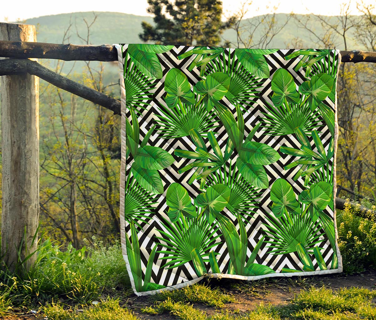 Exotic Tropical Leaves Pattern Print Quilt
