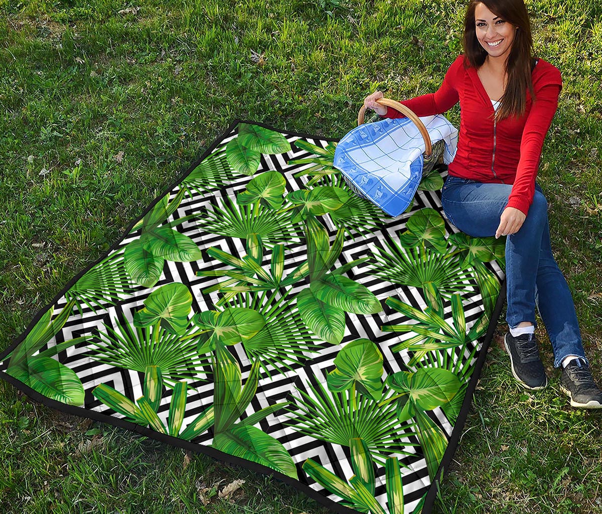 Exotic Tropical Leaves Pattern Print Quilt