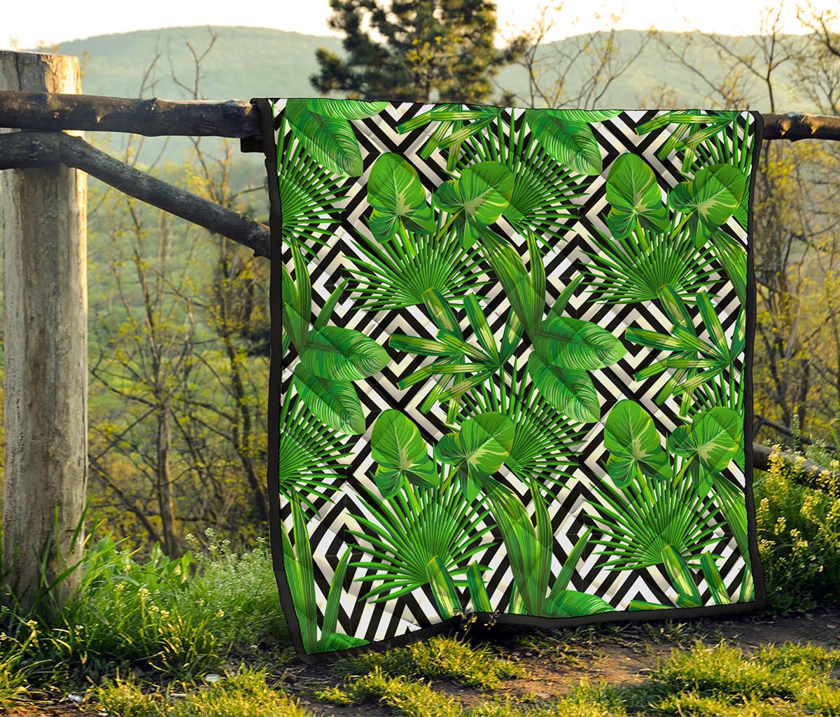 Exotic Tropical Leaves Pattern Print Quilt
