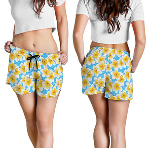 Frangipani On The Water Pattern Print Women's Shorts