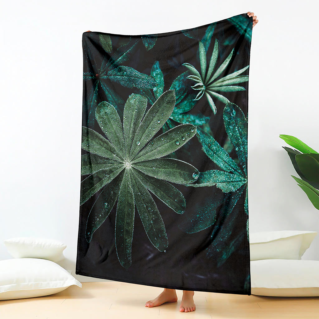 Fresh Tropical Leaf Print Blanket