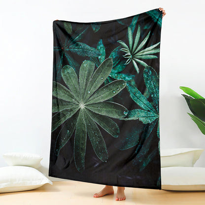 Fresh Tropical Leaf Print Blanket