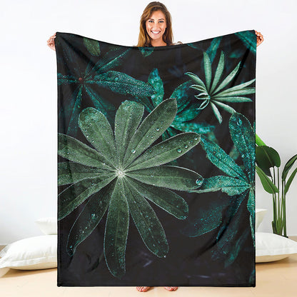 Fresh Tropical Leaf Print Blanket
