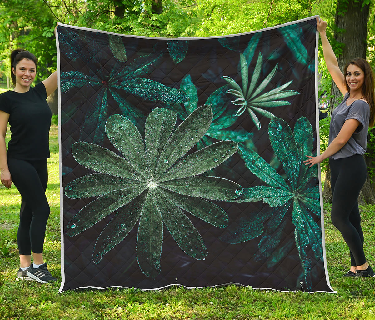 Fresh Tropical Leaf Print Quilt