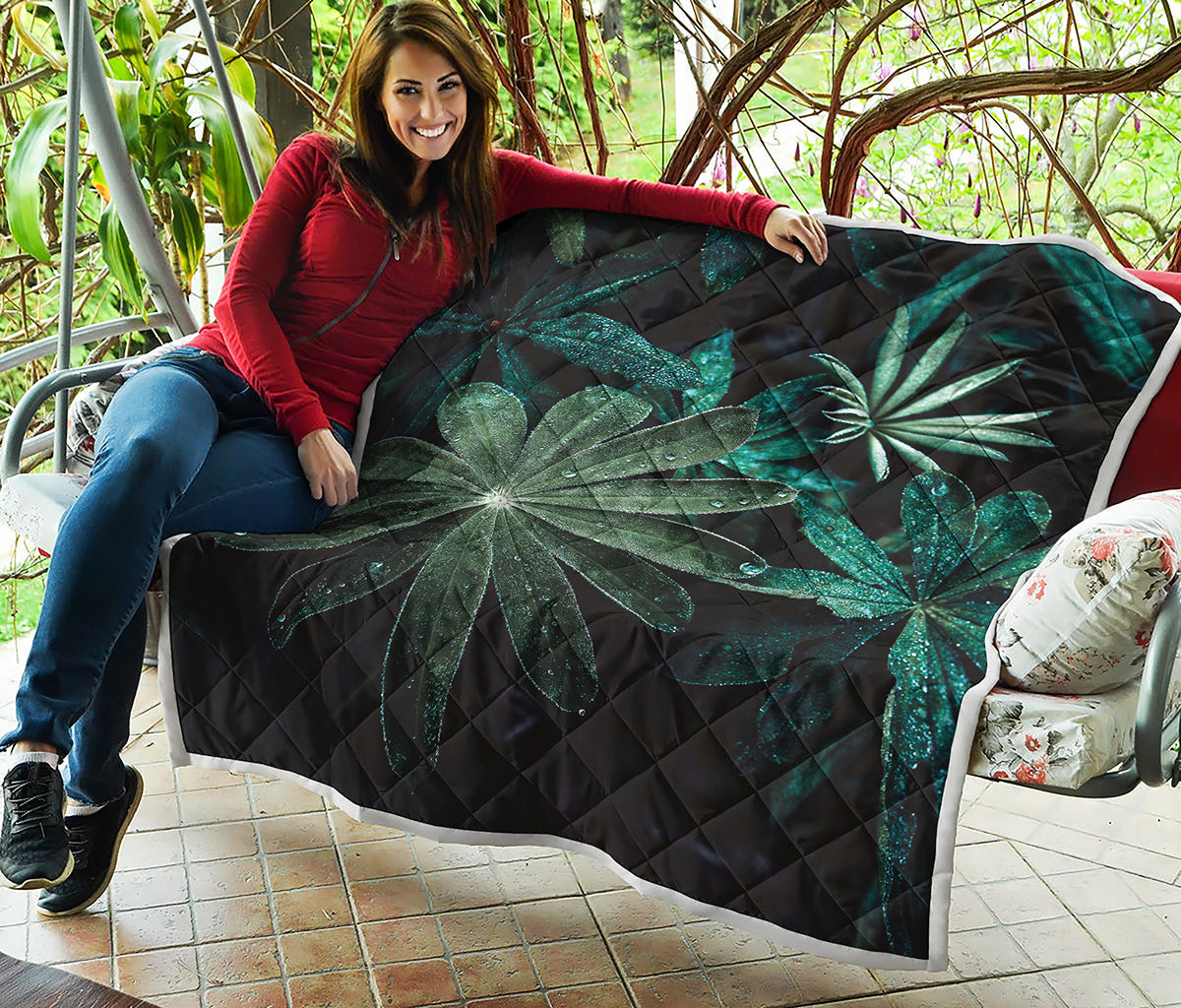 Fresh Tropical Leaf Print Quilt