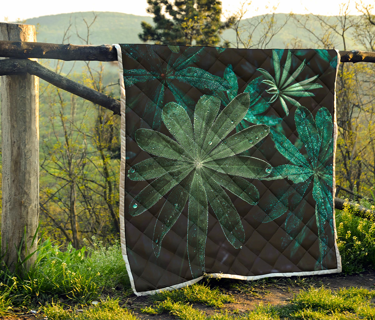 Fresh Tropical Leaf Print Quilt