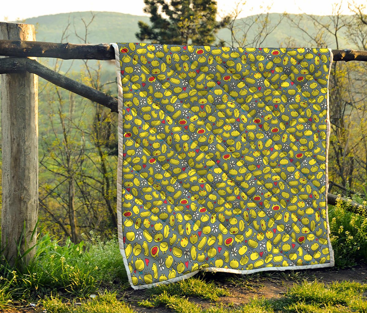 Frog Faces Pattern Print Quilt