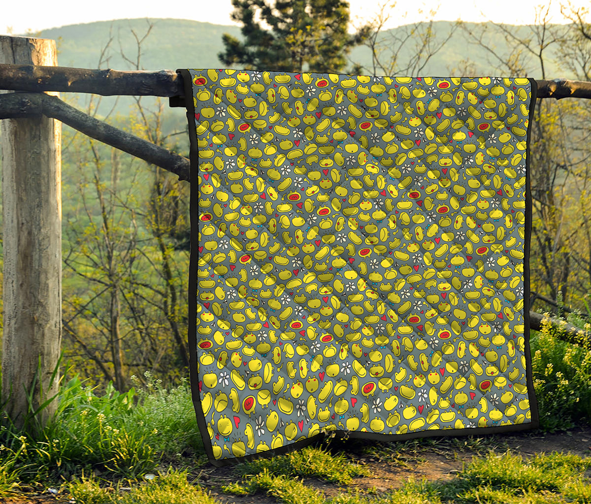 Frog Faces Pattern Print Quilt
