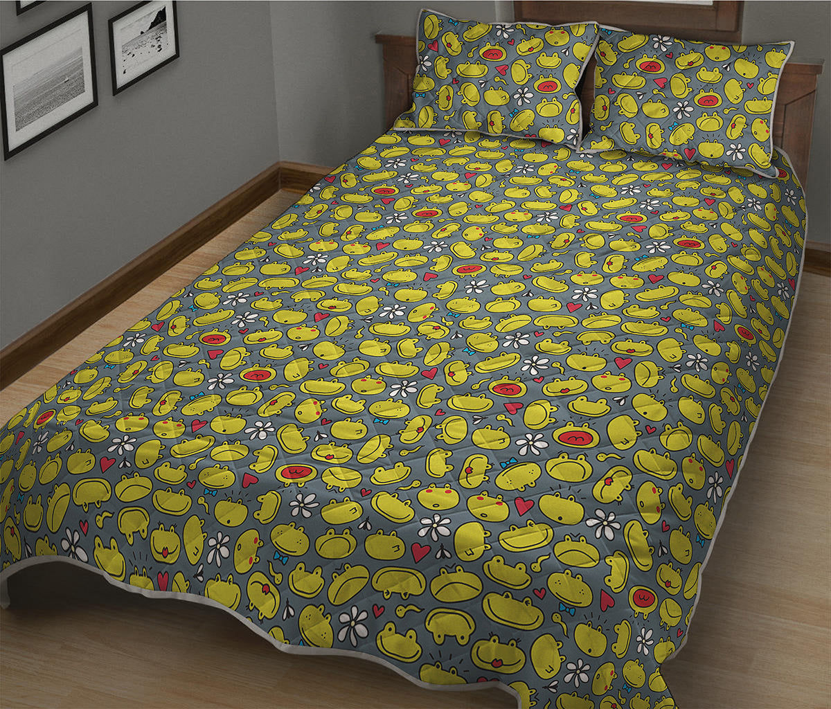 Frog Faces Pattern Print Quilt Bed Set
