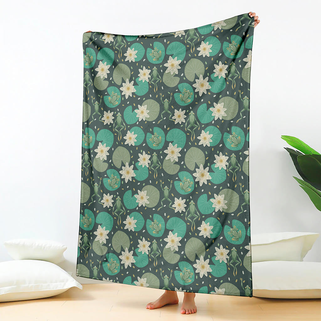 Frogs And Water Lilies Pattern Print Blanket