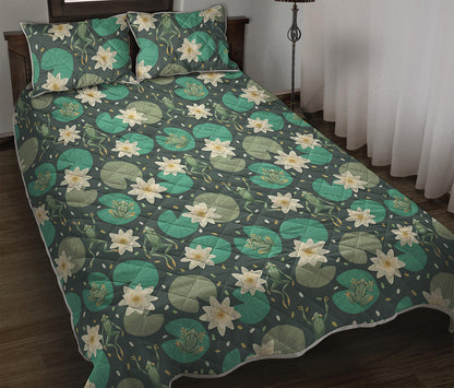 Frogs And Water Lilies Pattern Print Quilt Bed Set