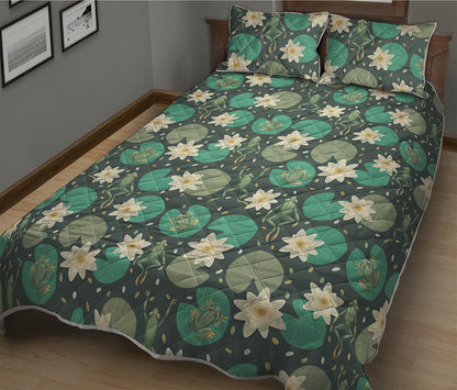 Frogs And Water Lilies Pattern Print Quilt Bed Set