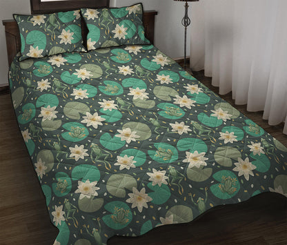 Frogs And Water Lilies Pattern Print Quilt Bed Set