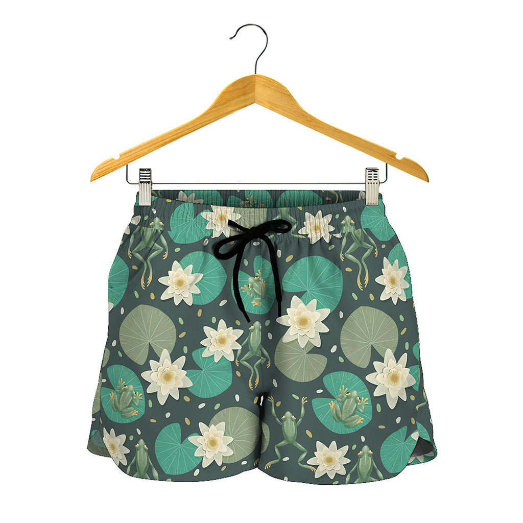 Frogs And Water Lilies Pattern Print Women's Shorts