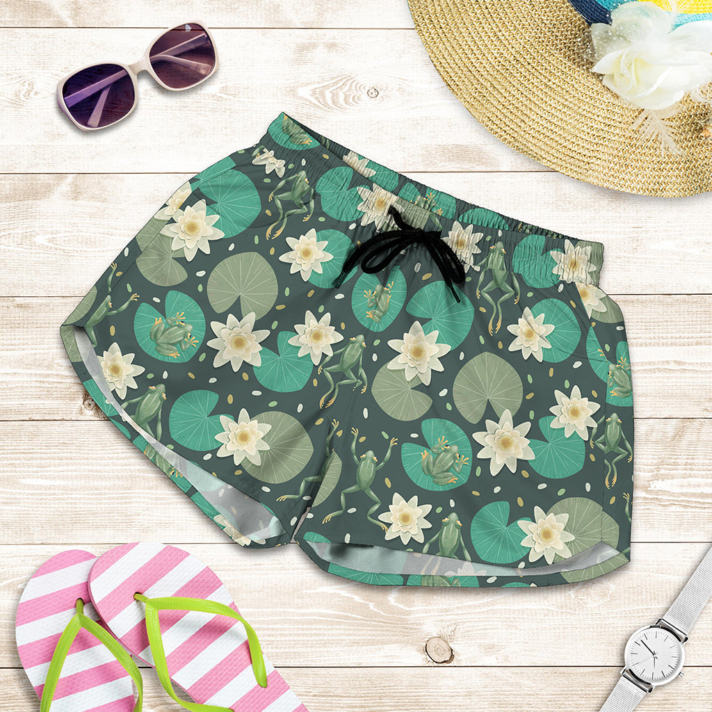 Frogs And Water Lilies Pattern Print Women's Shorts