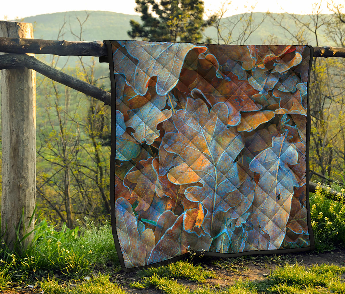 Frozen Oak leaf Print Quilt