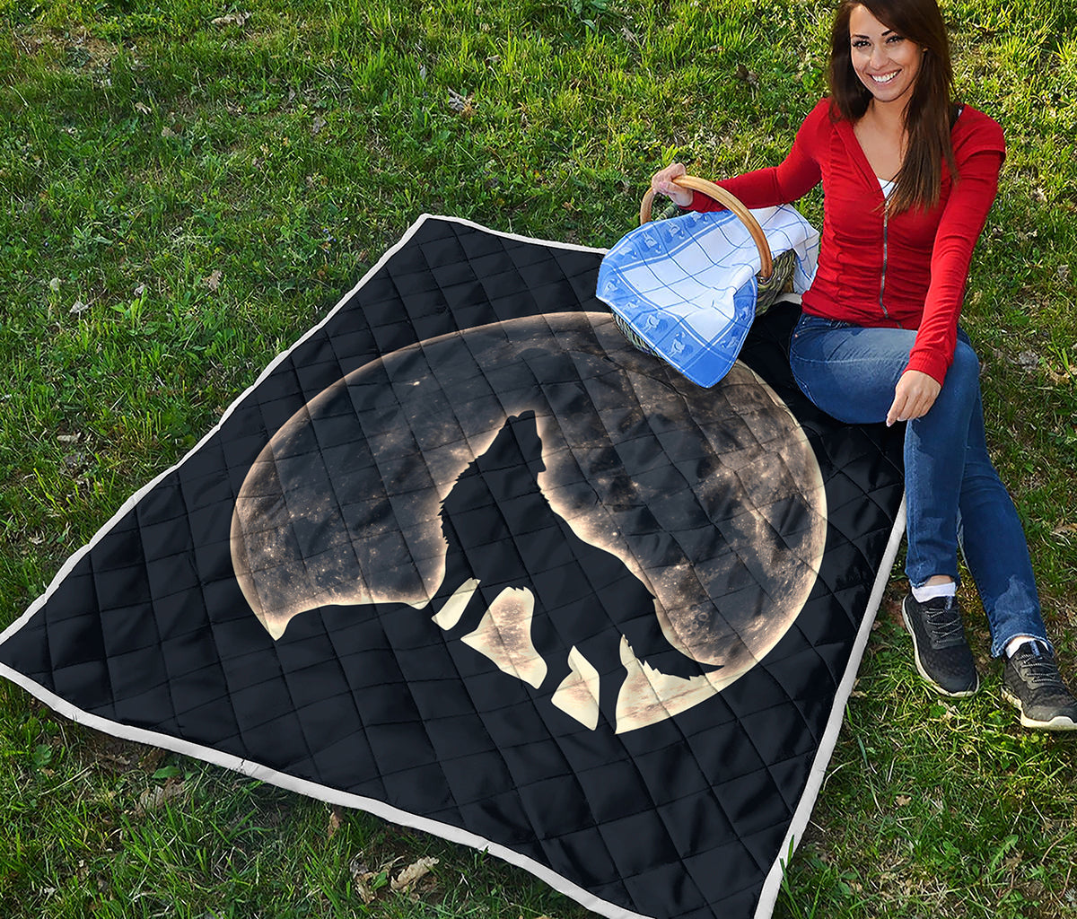 Full Moon Howling Wolf Print Quilt