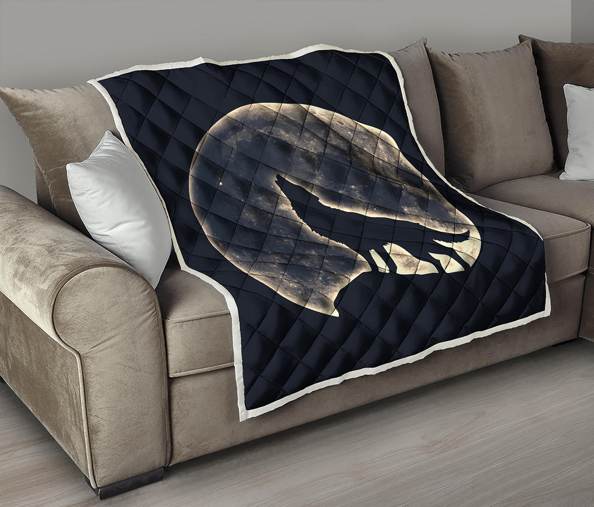 Full Moon Howling Wolf Print Quilt