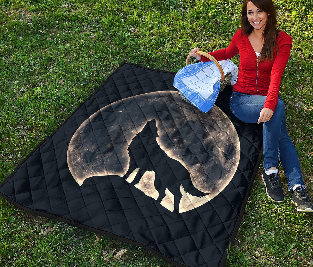 Full Moon Howling Wolf Print Quilt