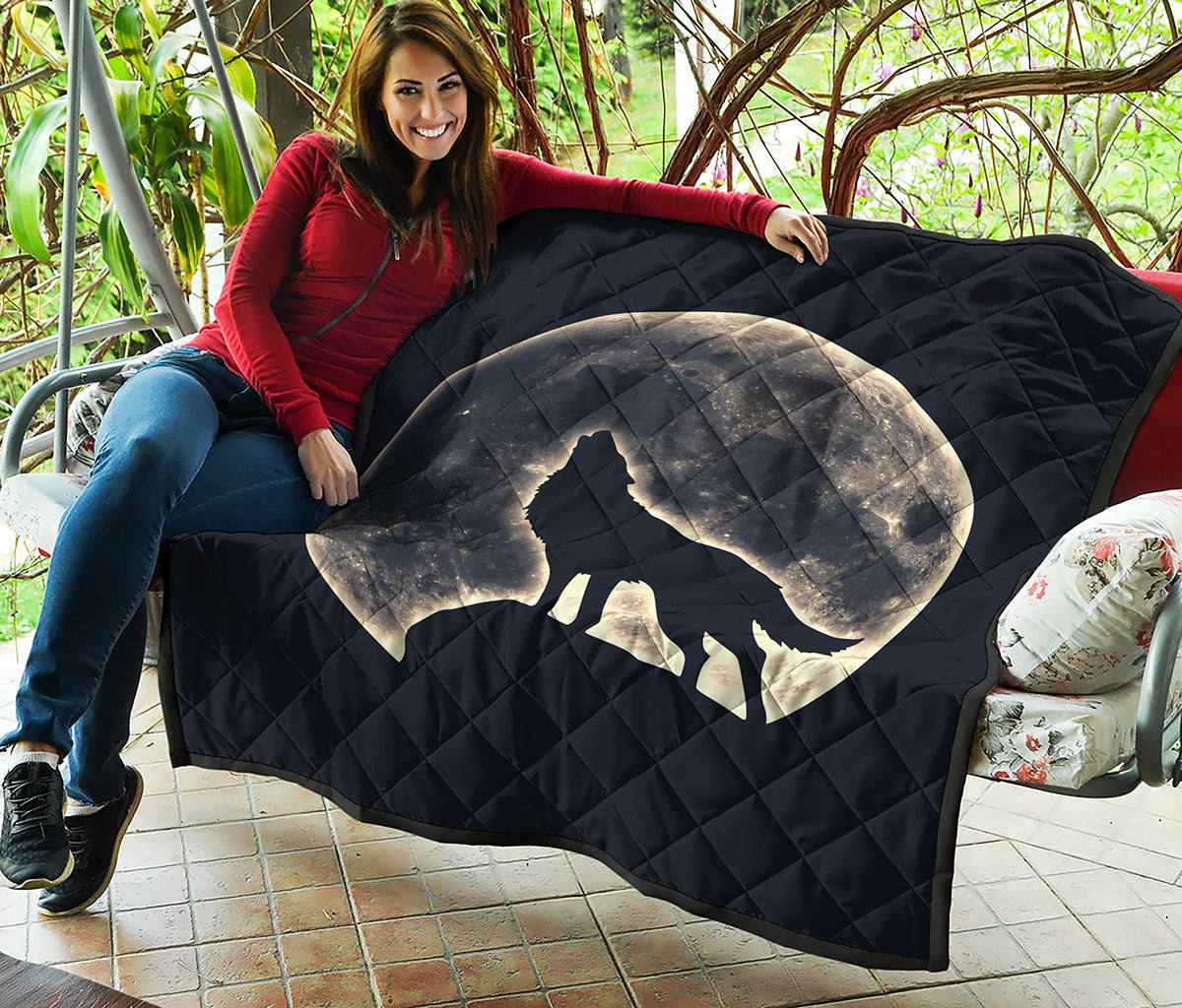 Full Moon Howling Wolf Print Quilt