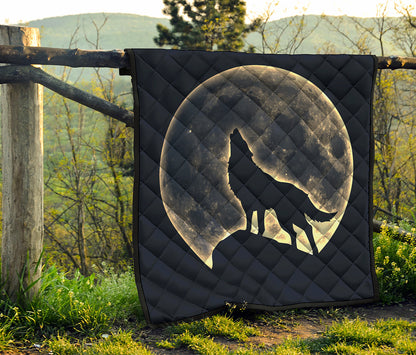 Full Moon Howling Wolf Print Quilt