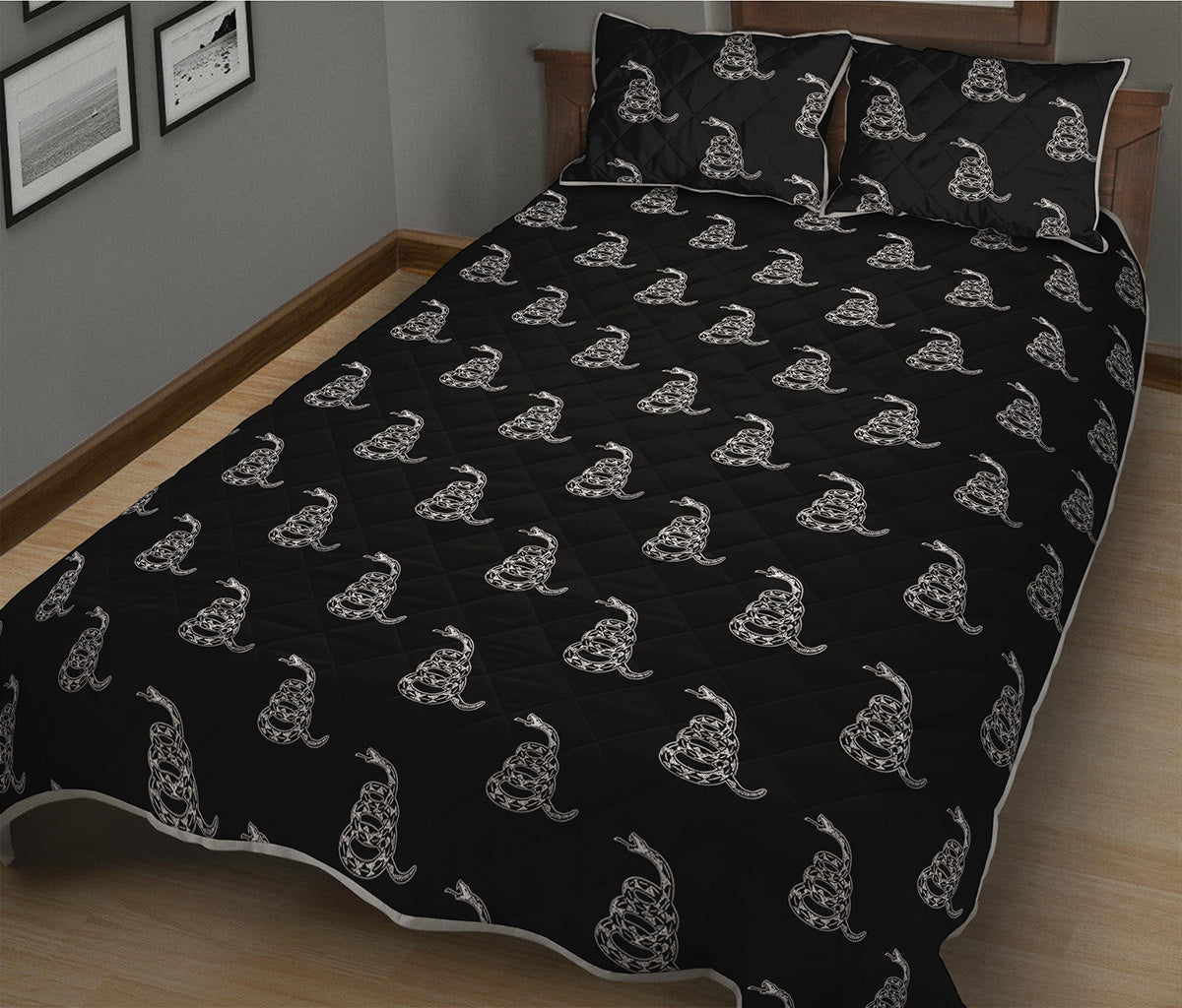 Gadsden Flag Pattern Print Quilt Bed Set