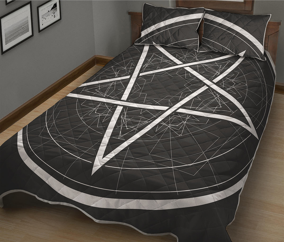 Geometric Inverted Pentagram Print Quilt Bed Set