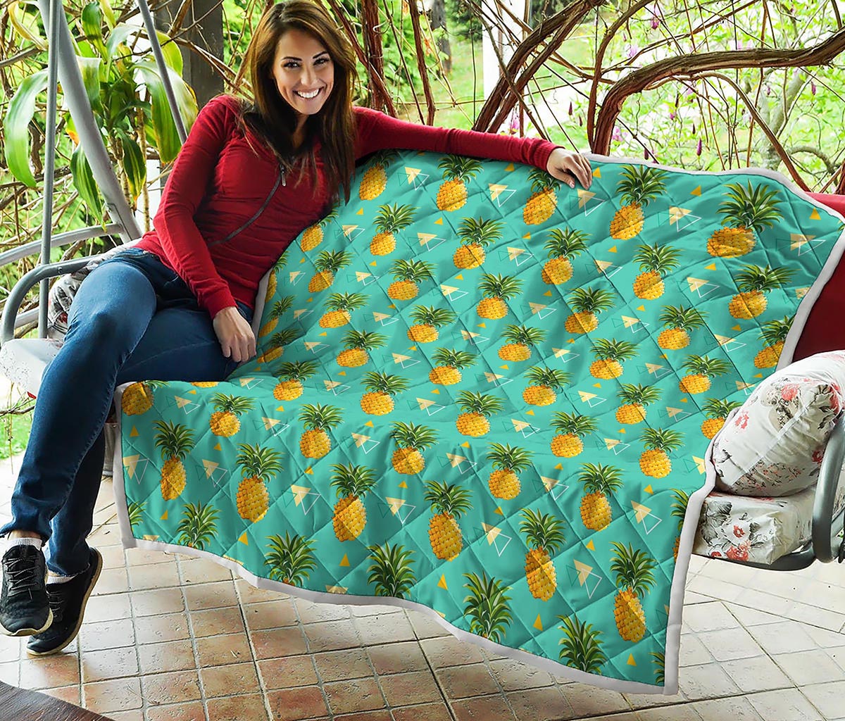 Geometric Pineapple Pattern Print Quilt