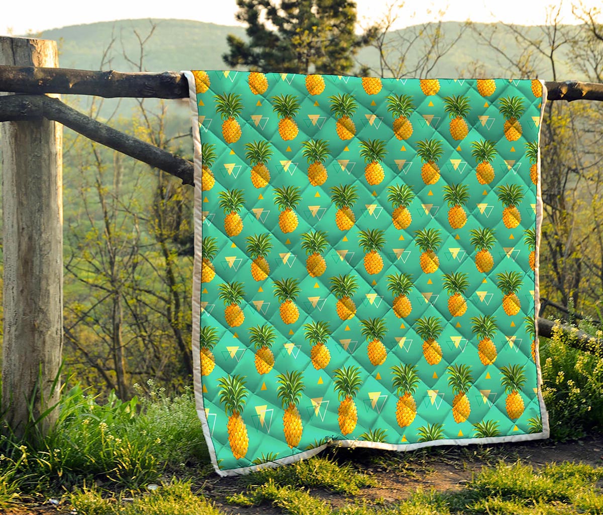 Geometric Pineapple Pattern Print Quilt