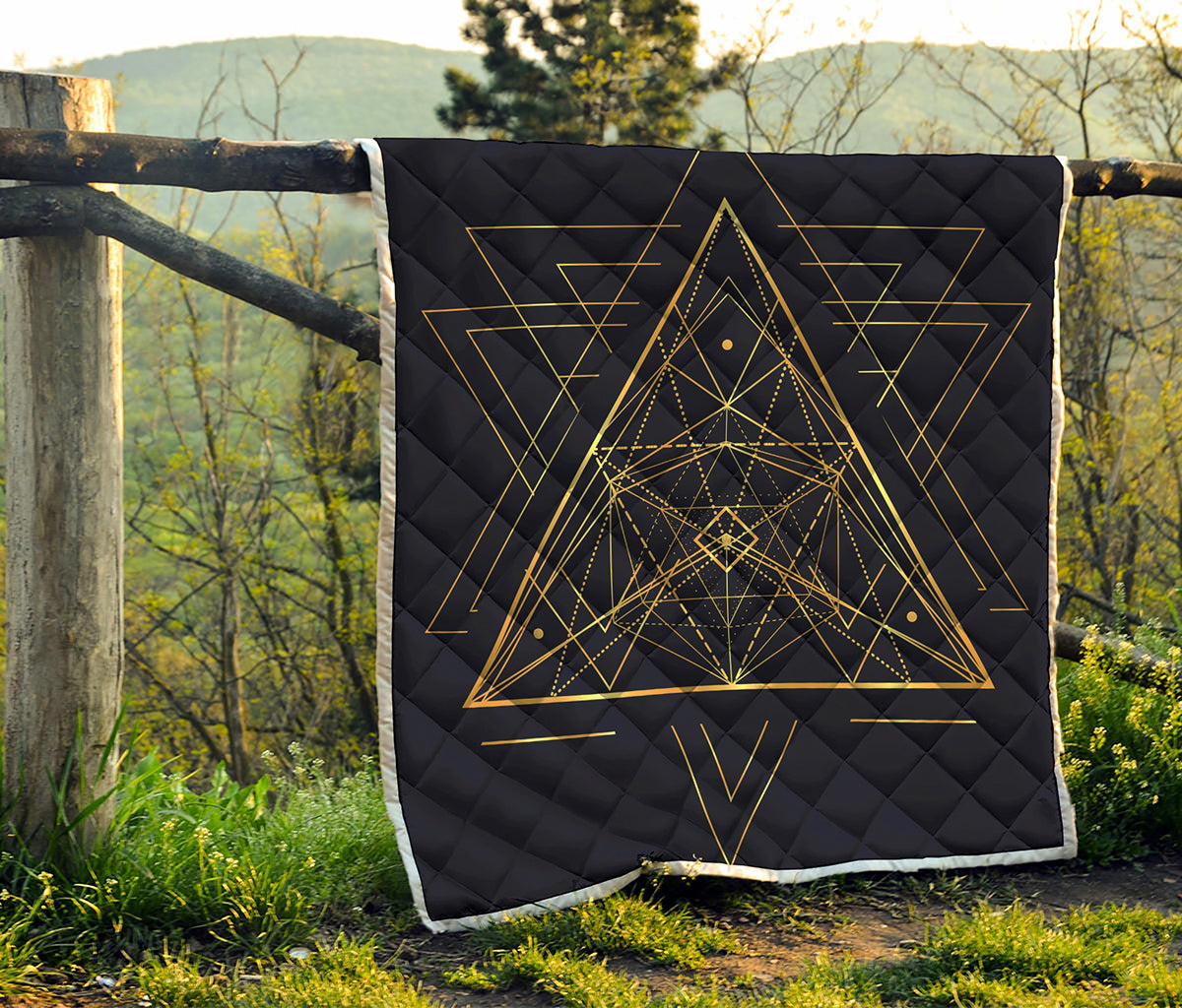 Geometric Pyramid Print Quilt