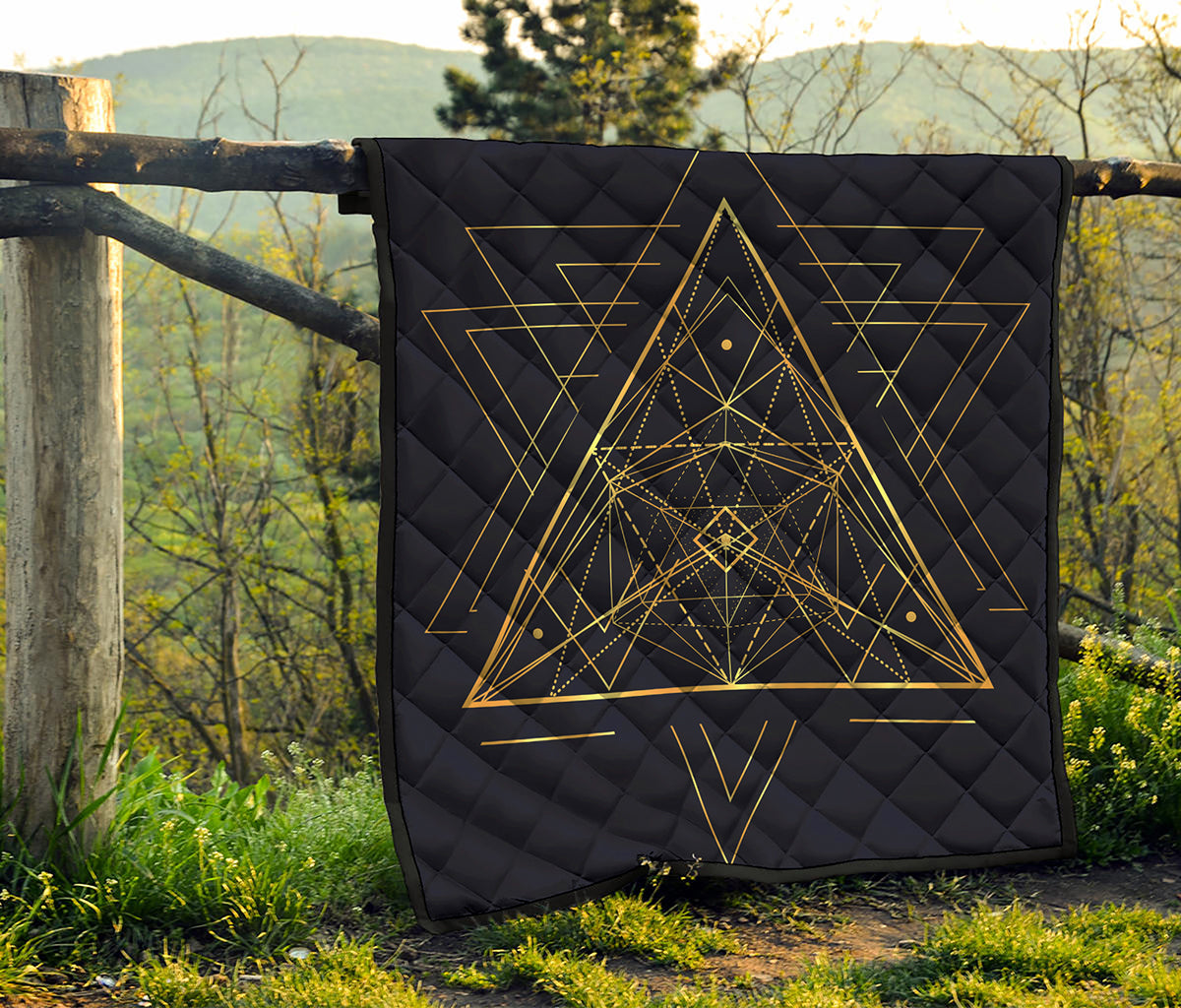 Geometric Pyramid Print Quilt