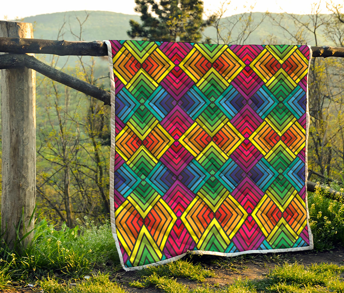 Geometric Rainbow Pattern Print Quilt