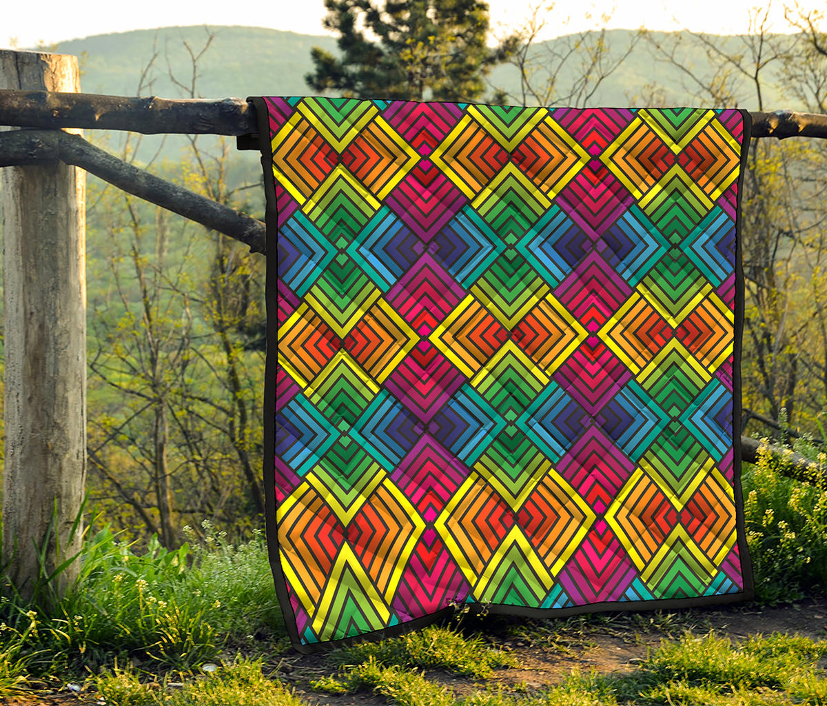 Geometric Rainbow Pattern Print Quilt