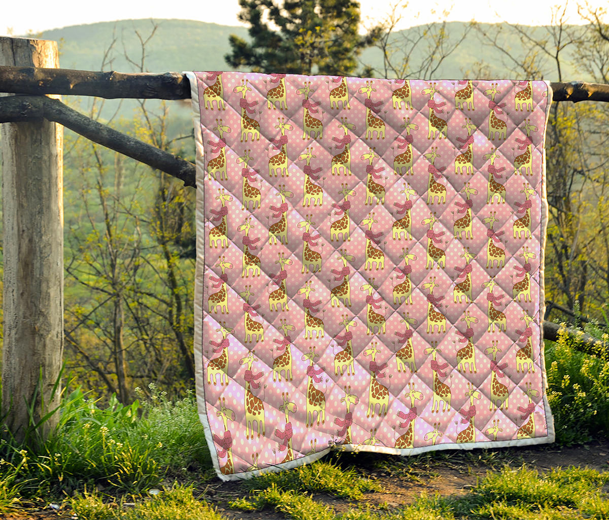 Giraffe With Scarf Pattern Print Quilt