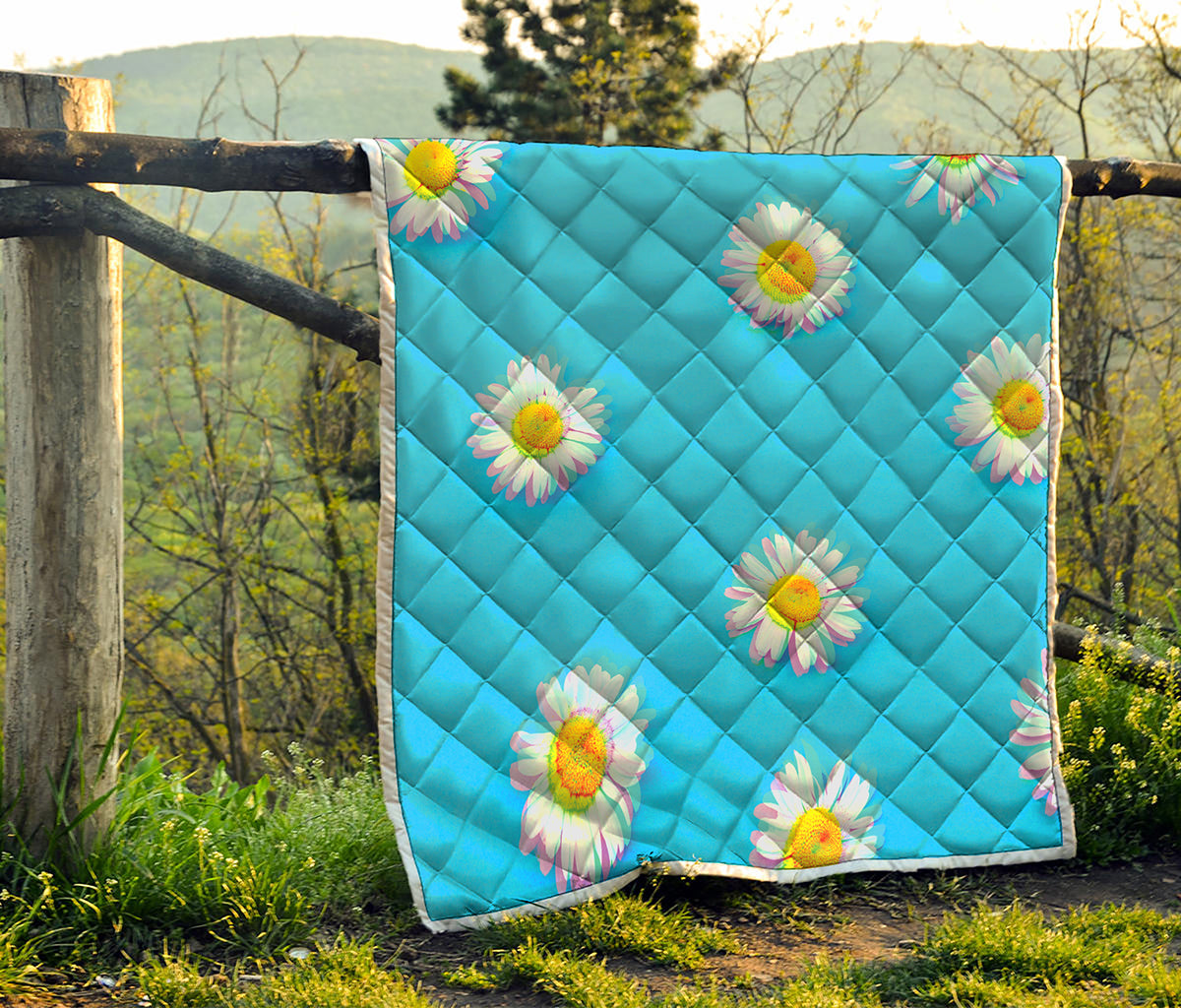 Glitch Daisy Flower Print Quilt