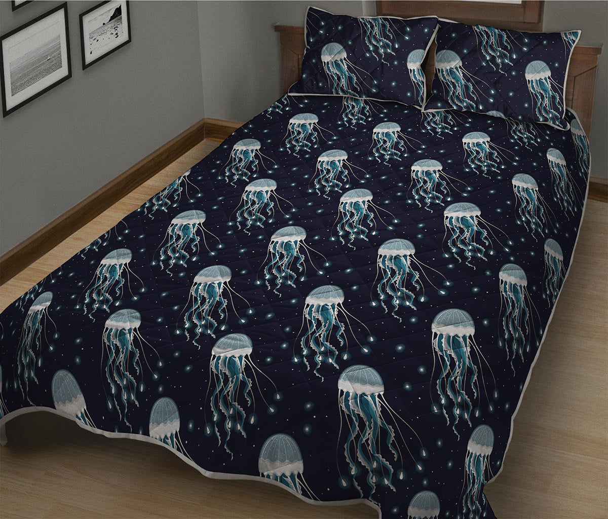 Glowing Jellyfish Pattern Print Quilt Bed Set