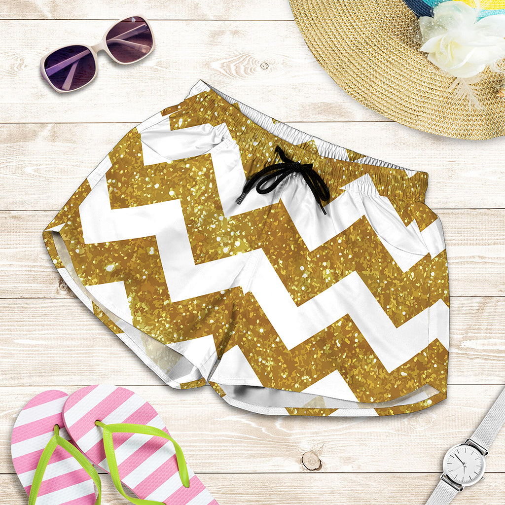 Gold And White Chevron Pattern Print Women's Shorts