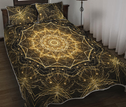 Gold Kaleidoscope Print Quilt Bed Set