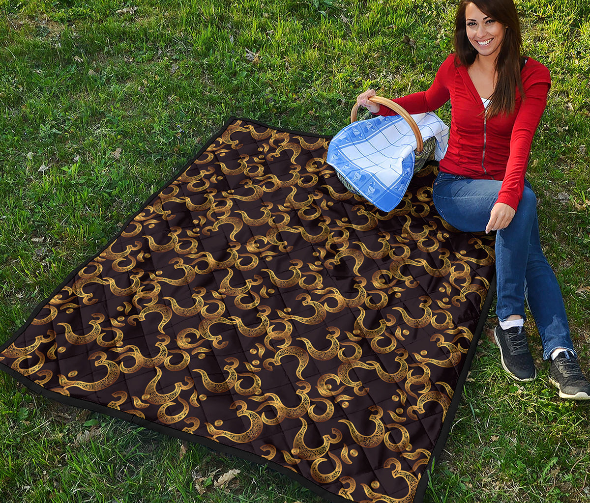 Gold Om Symbol Pattern Print Quilt