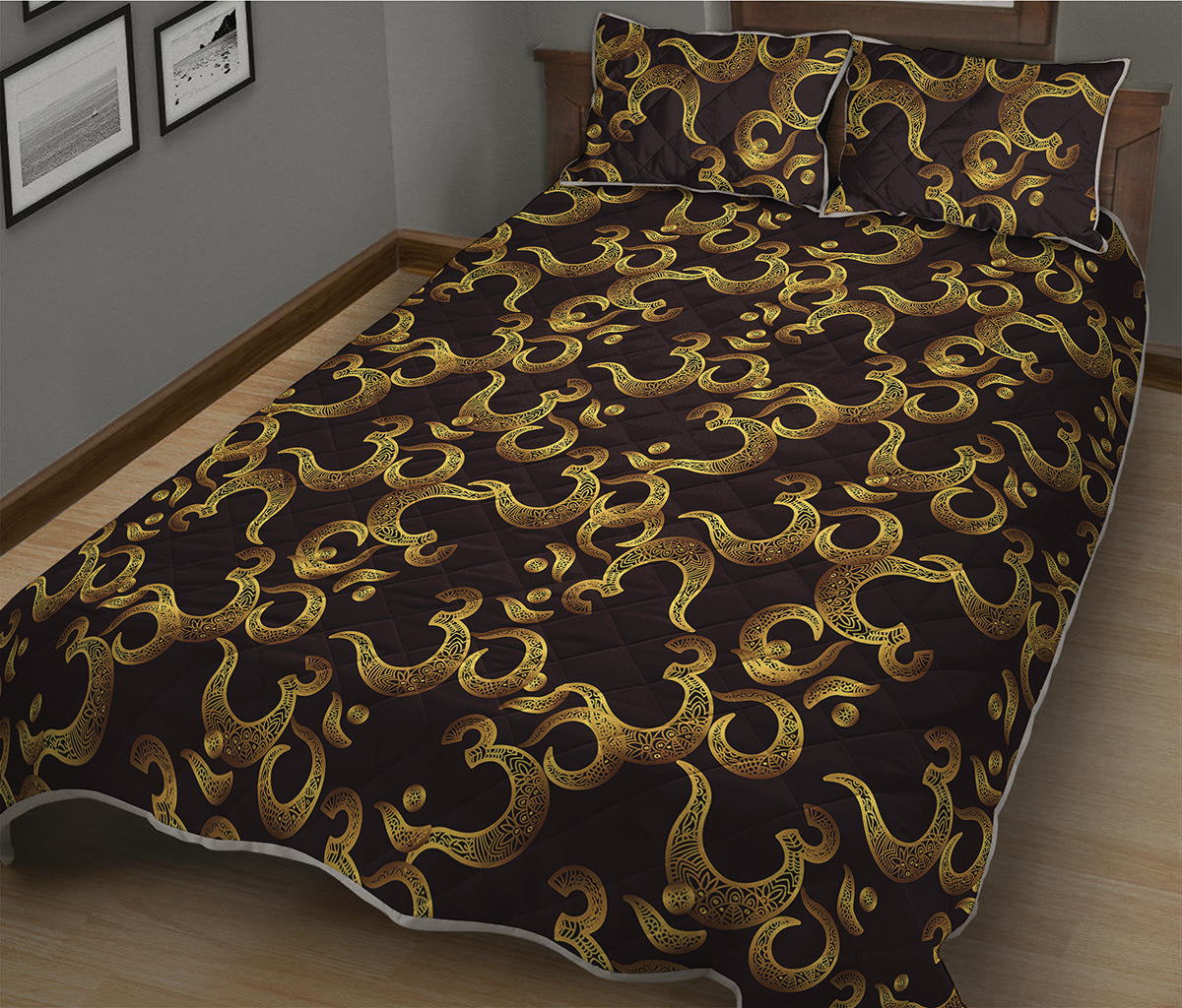 Gold Om Symbol Pattern Print Quilt Bed Set