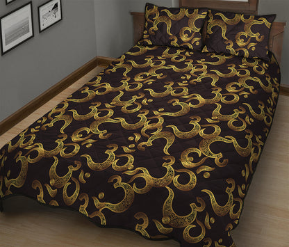 Gold Om Symbol Pattern Print Quilt Bed Set