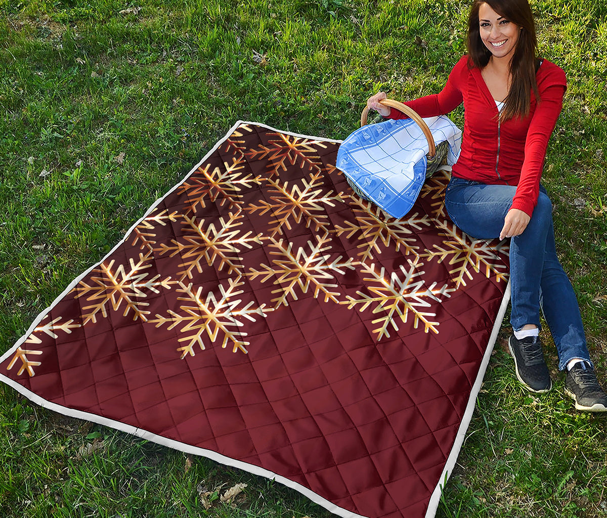 Golden Snowflake Print Quilt