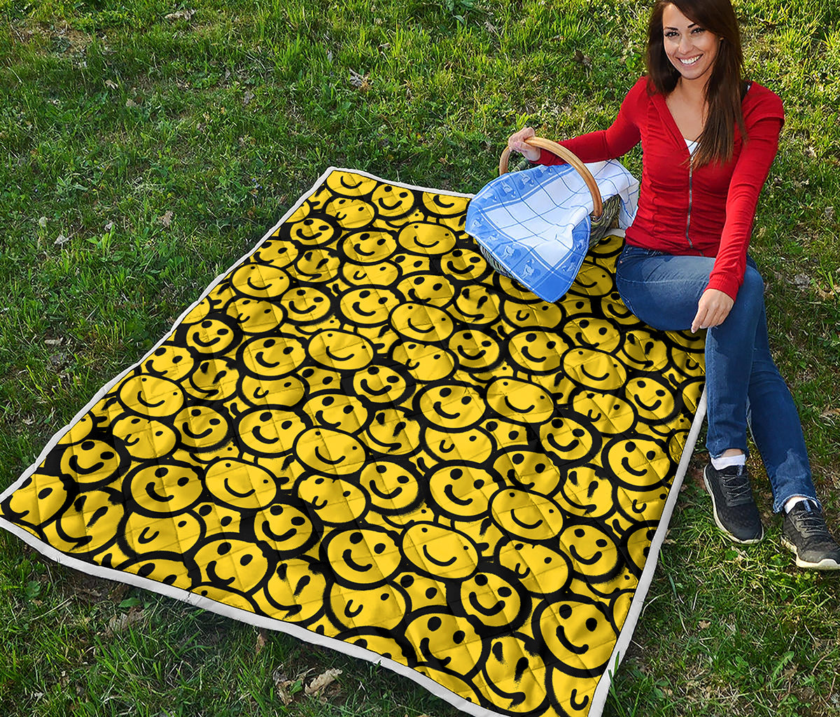 Graffiti Happy Emoji Pattern Print Quilt