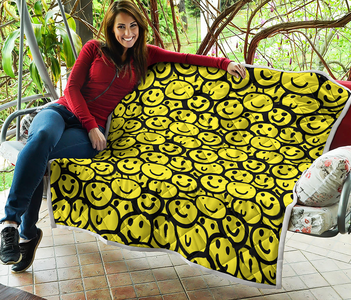 Graffiti Happy Emoji Pattern Print Quilt