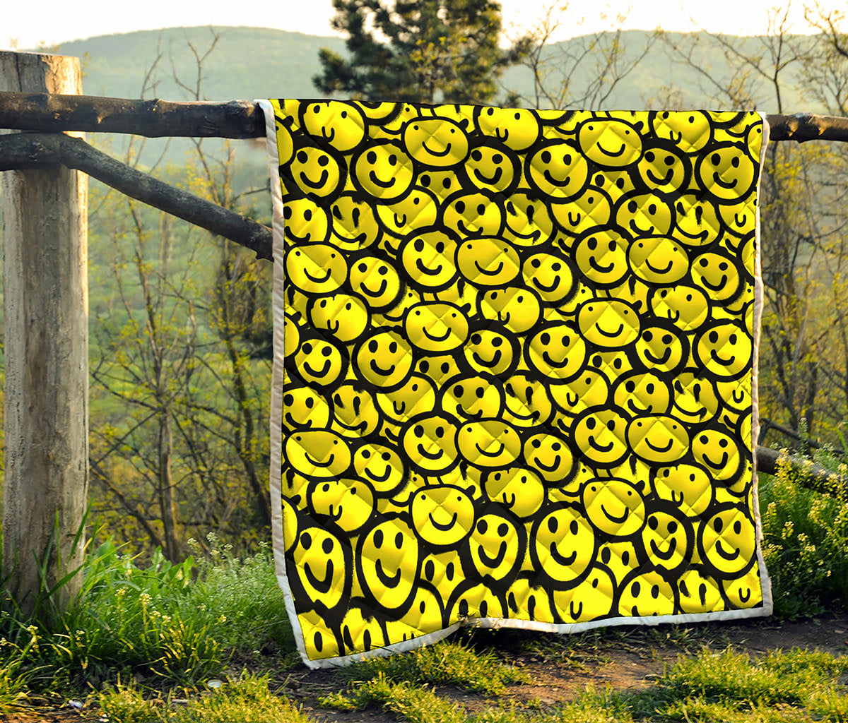 Graffiti Happy Emoji Pattern Print Quilt